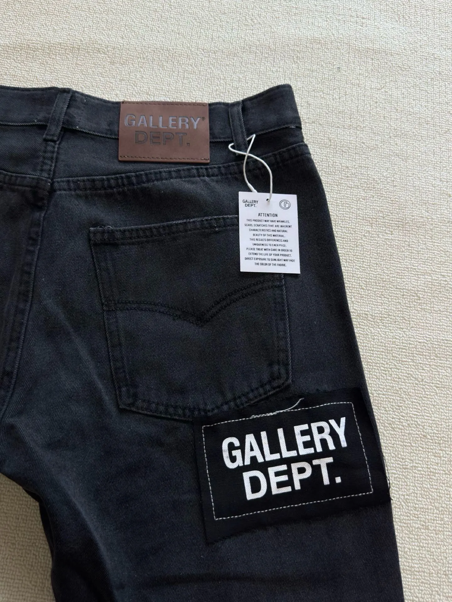 -Size upper body P246#G22 GALLERY DEPT. Skull hand-stitched distressed distressed jeans -Color: Black -Size: S-XXL